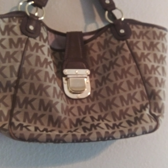 Michael Kors Handbags - Michael kors